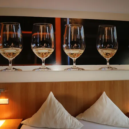 Christiana's Wein & Art 3*