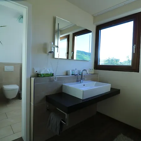 Christiana's Wein & Art 호텔 베른카슈텔쿠에스