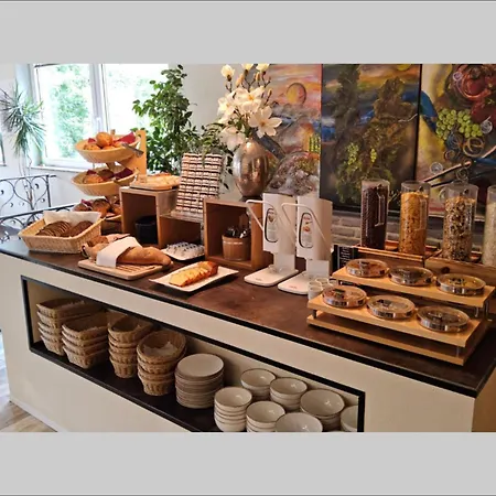 Christiana's Wein & Art Hotel 3*