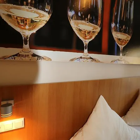 Otel Christiana's Wein & Art 3*