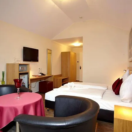 Christiana's Wein & Art 3* 베른카슈텔쿠에스