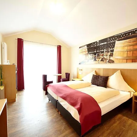 Christiana's Wein & Art Otel 3*