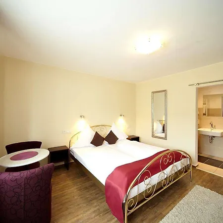 Hotel Christiana's Wein & Art 3*