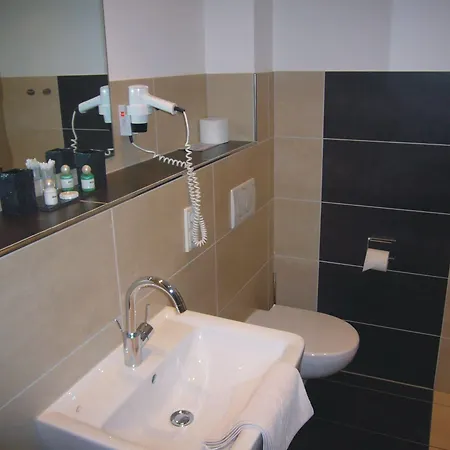 Christiana's Wein & Art 3*