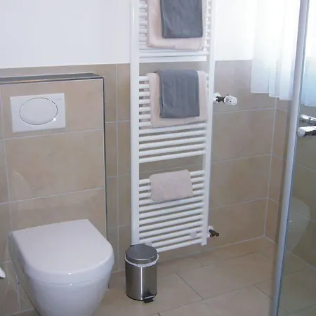 Christiana's Wein & Art 호텔 베른카슈텔쿠에스