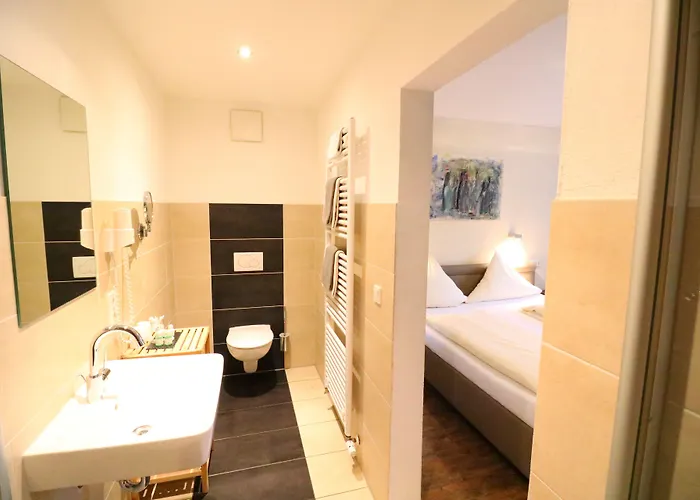 Christiana's Wein & Art 3*