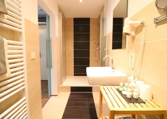 Christiana's Wein & Art 3*