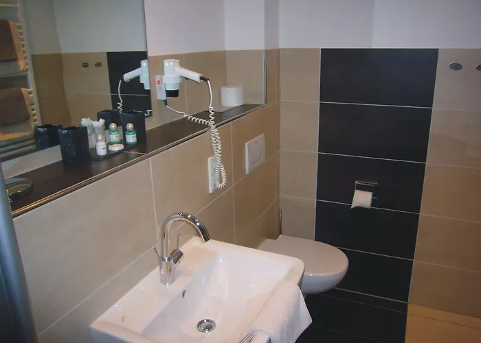 Christiana's Wein & Art 3*